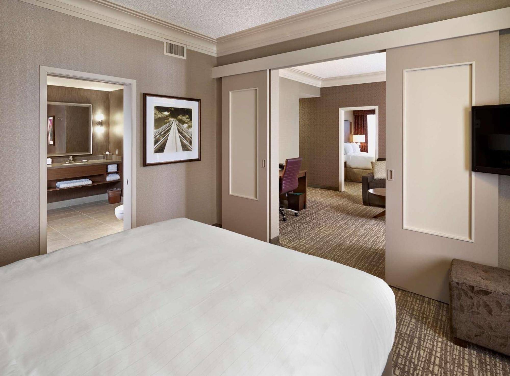Doubletree By Hilton West Hotel