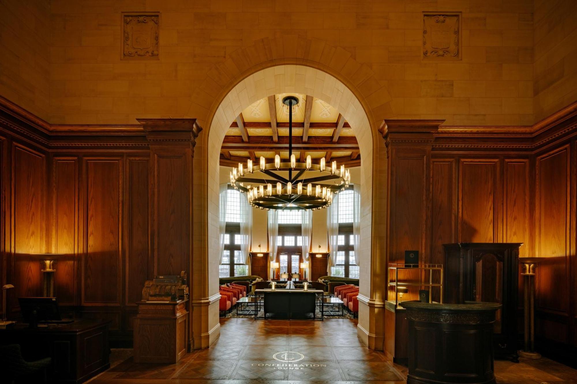 Fairmont Macdonald Hotel 4*