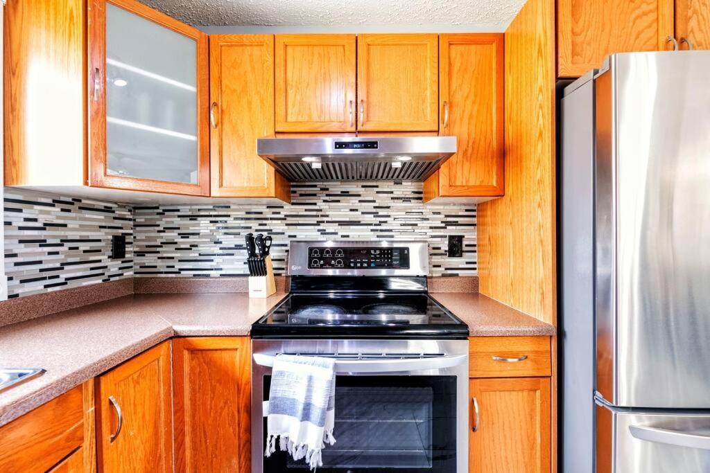 Holiday home Comfy Getaway - Walk To West Ed Mall Edmonton