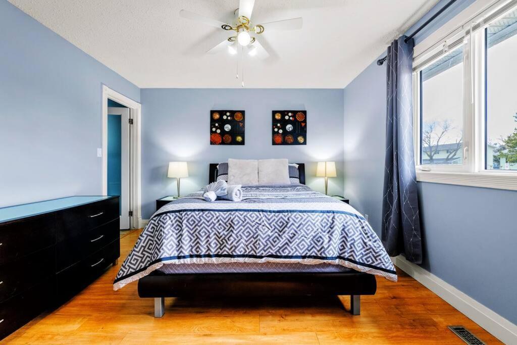 Holiday home Comfy Getaway - Walk To West Ed Mall Edmonton