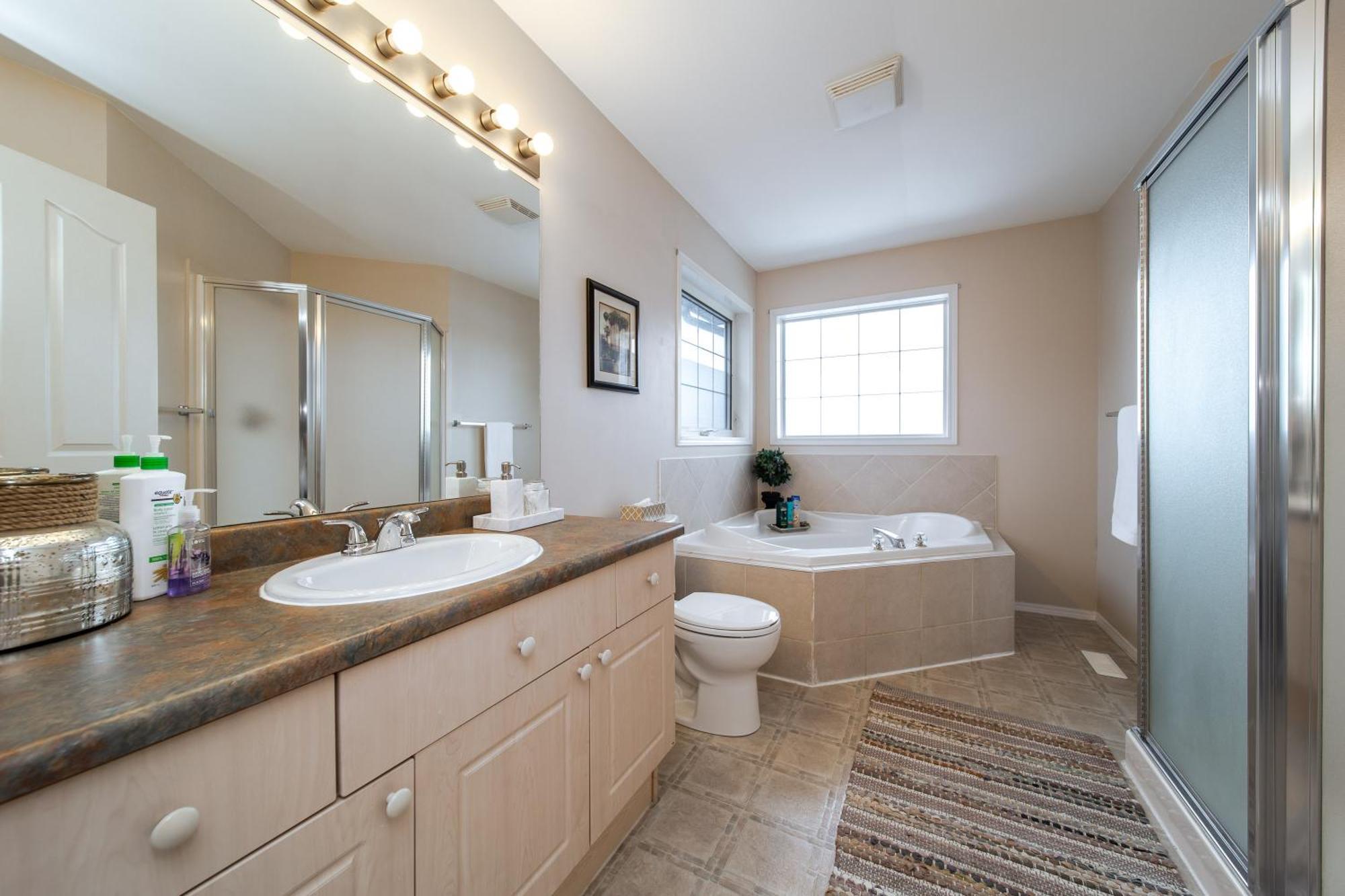 Luxury Lewis Estates Golf Course View By Henday, Whitemud, Wem, Acheson! Holiday home Edmonton