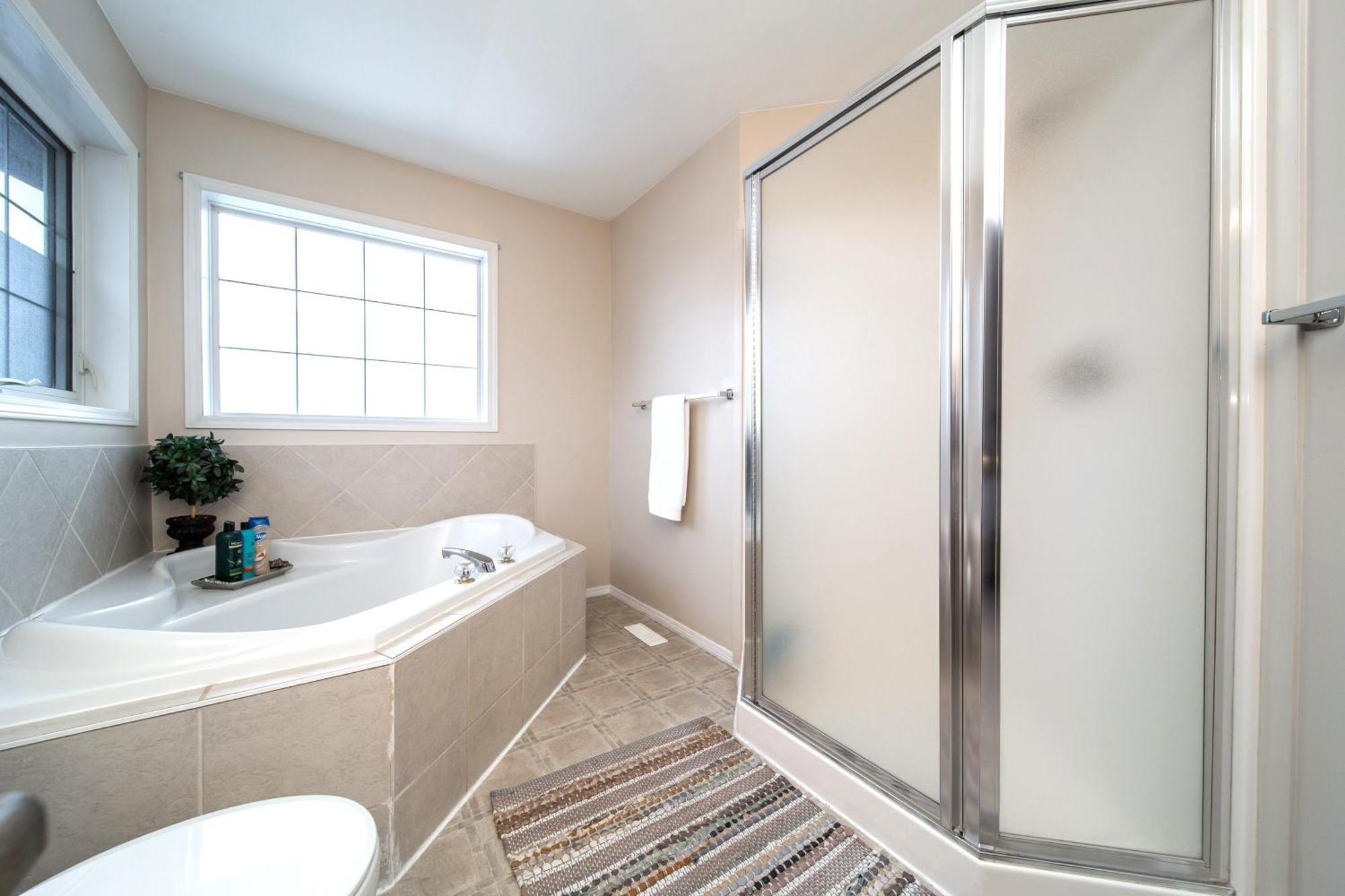 Luxury Lewis Estates Golf Course View By Henday, Whitemud, Wem, Acheson! Holiday home