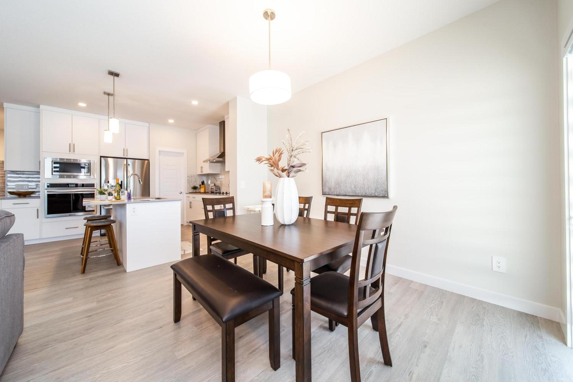 Beautiful Elegant Sleeps 10 * Edmonton