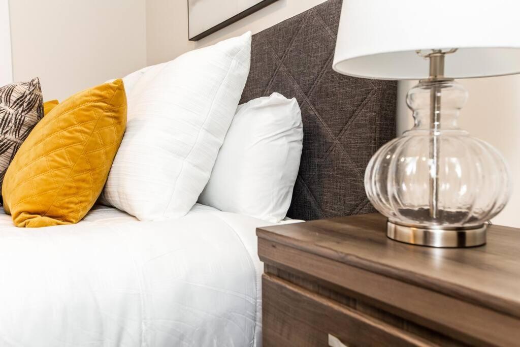 Beautiful Elegant Sleeps 10 Holiday home Edmonton