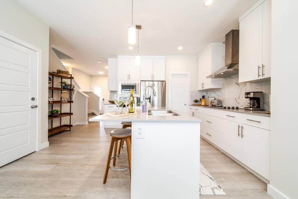 Holiday home Beautiful Elegant Sleeps 10 Edmonton