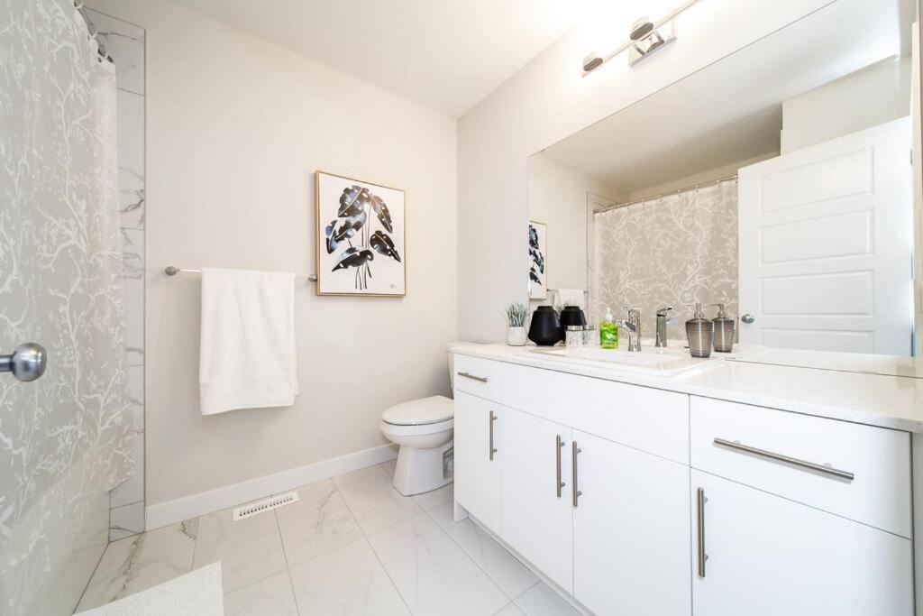 Holiday home Beautiful Elegant Sleeps 10 Edmonton