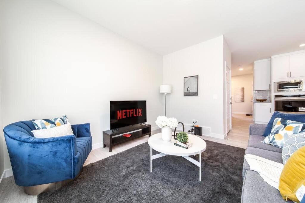 Beautiful Elegant Sleeps 10 *