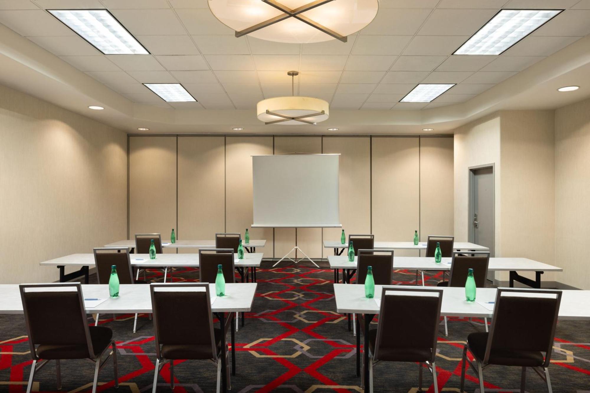 Four Points By Sheraton South Edmonton