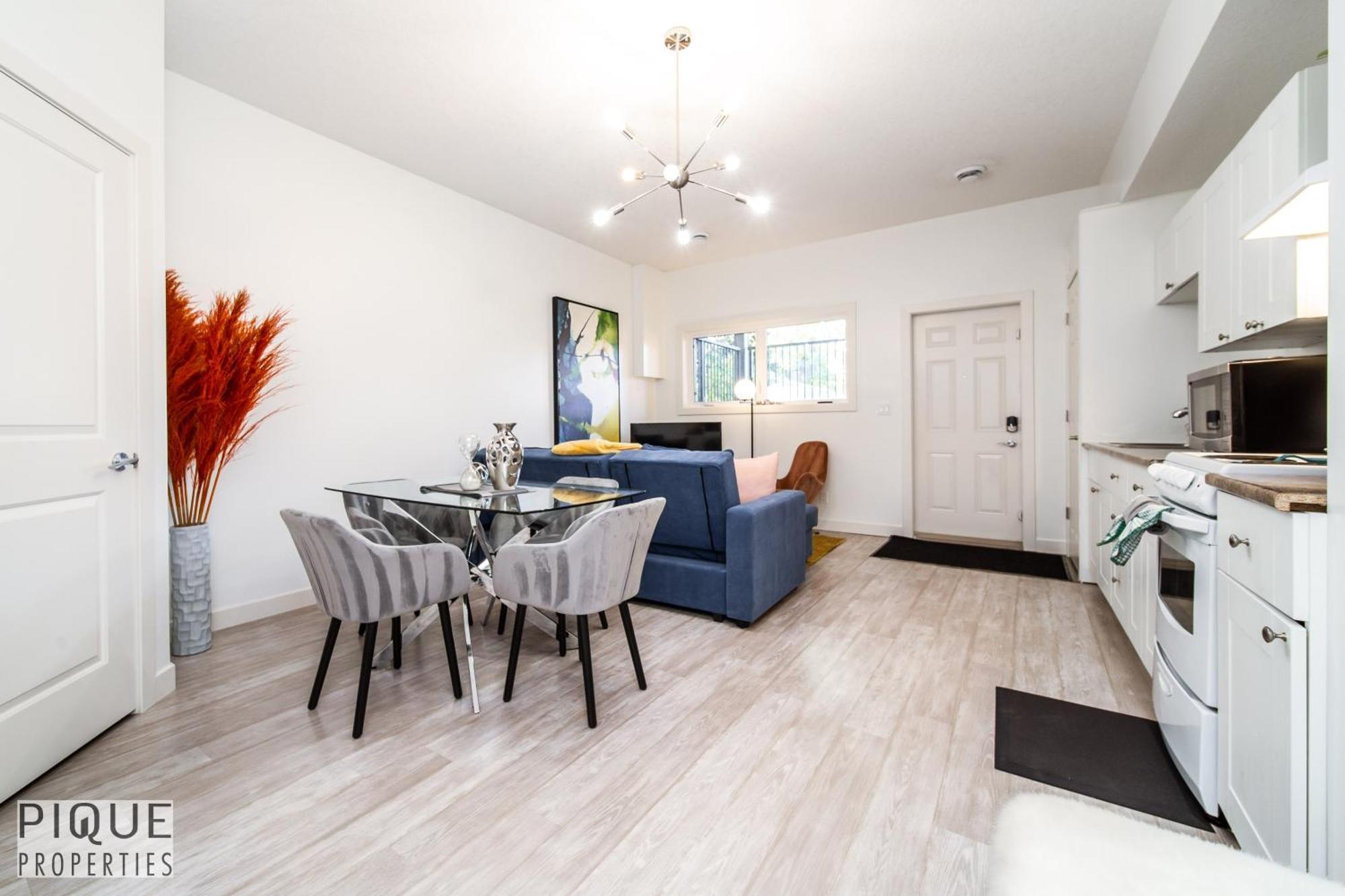 Executive - Long Welcome - Garage Parking - Free Wifi & Netflix Holiday home Edmonton