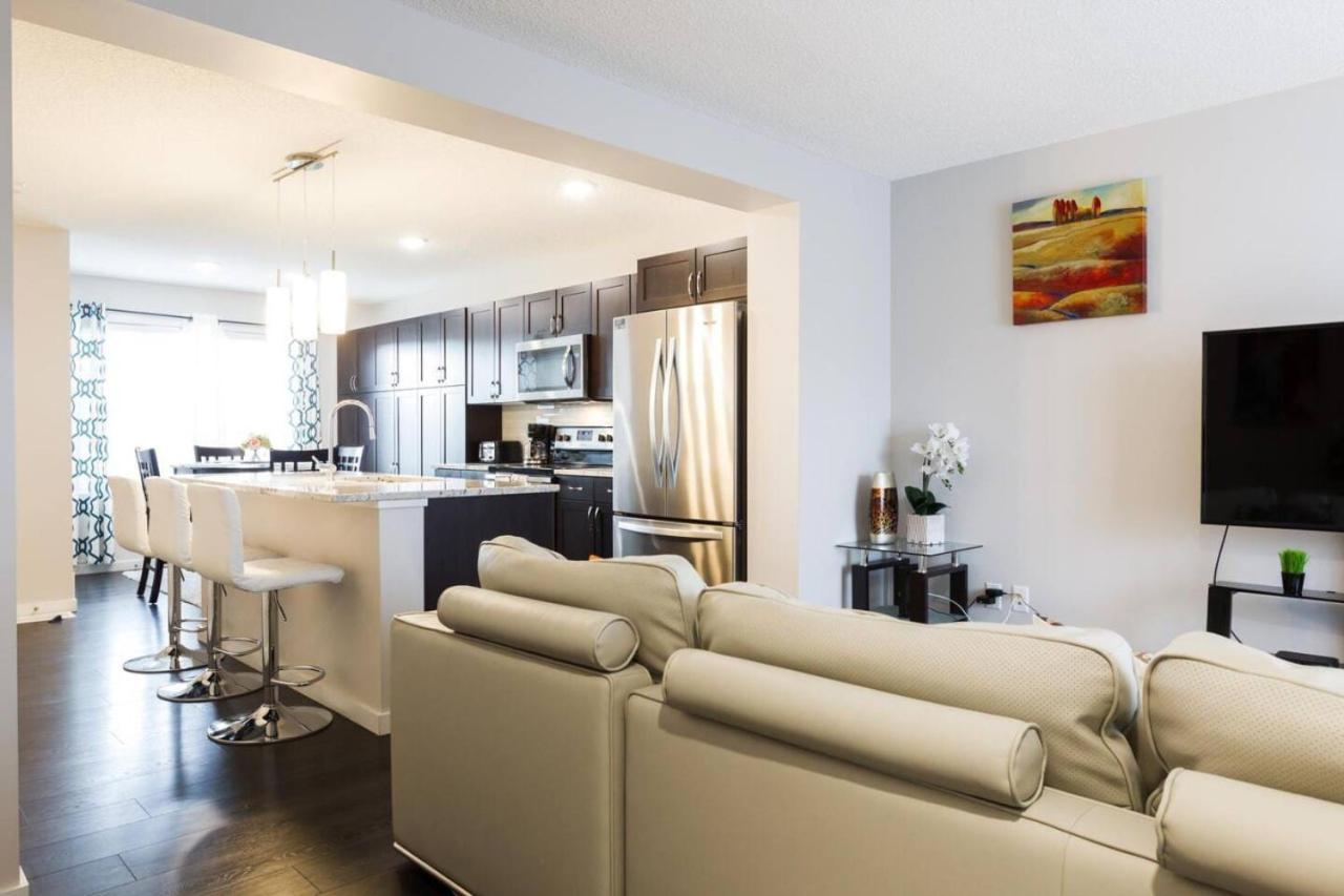 Holiday home Modern Comfort Within Laurel Edmonton