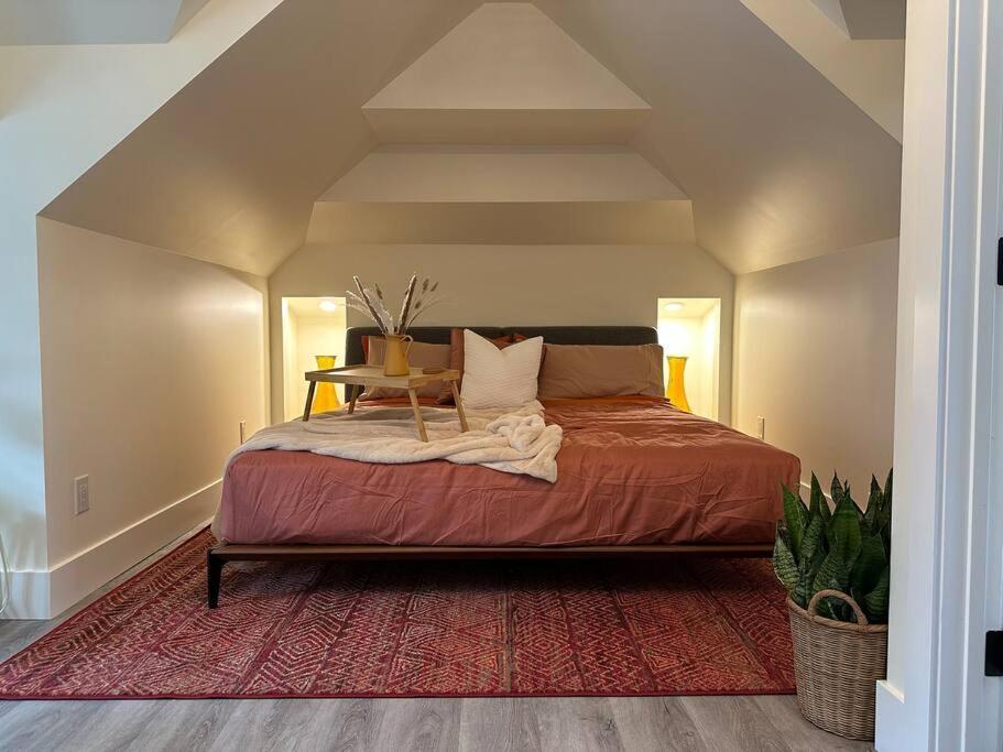 Heritage-inspired - Luxe Bath & Elegant Ceilings * Edmonton
