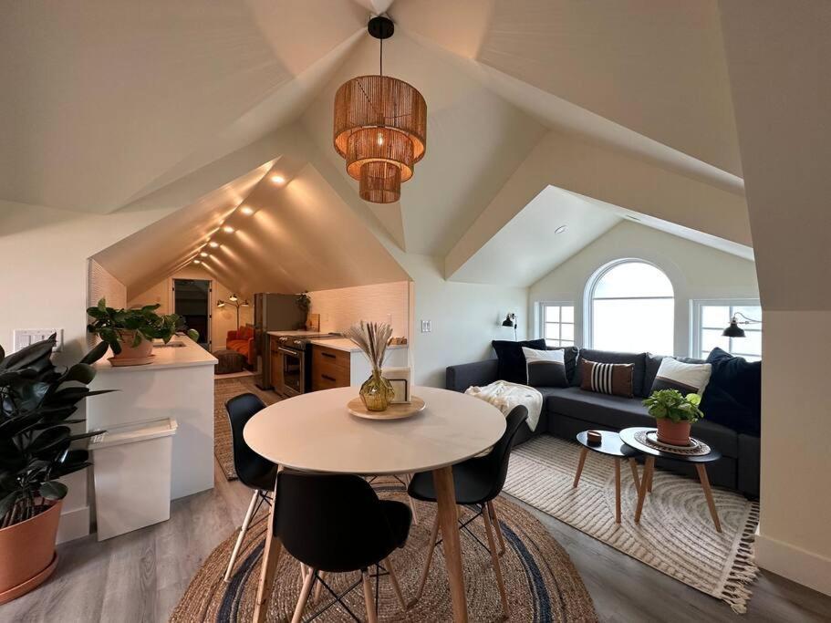 Heritage-inspired - Luxe Bath & Elegant Ceilings *