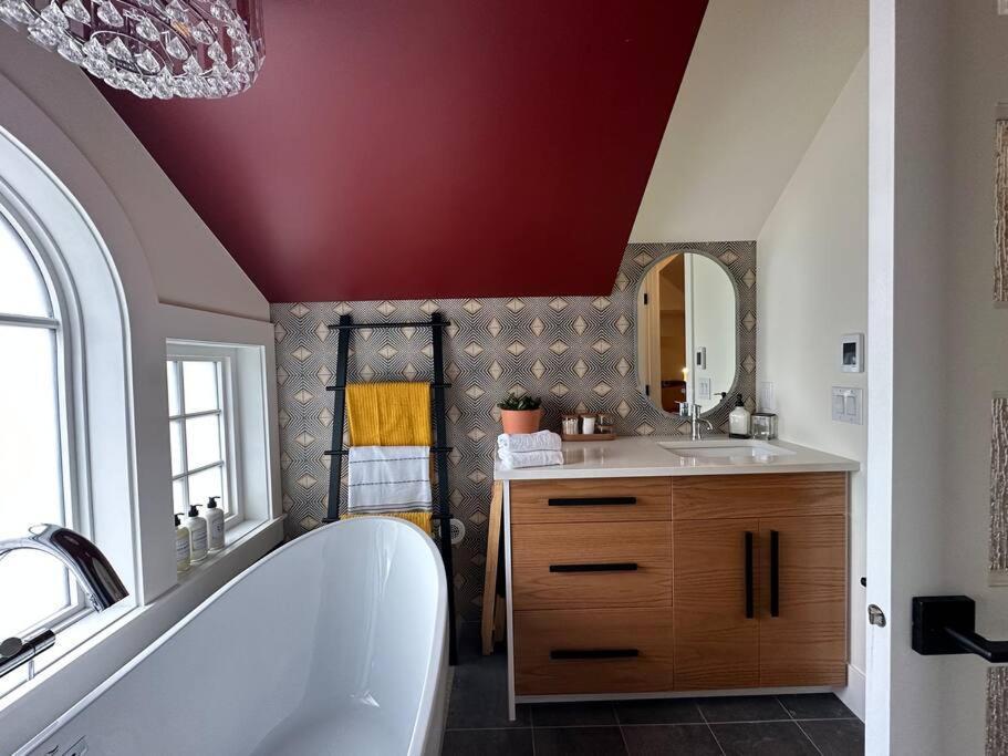 Heritage-inspired - Luxe Bath & Elegant Ceilings * Edmonton