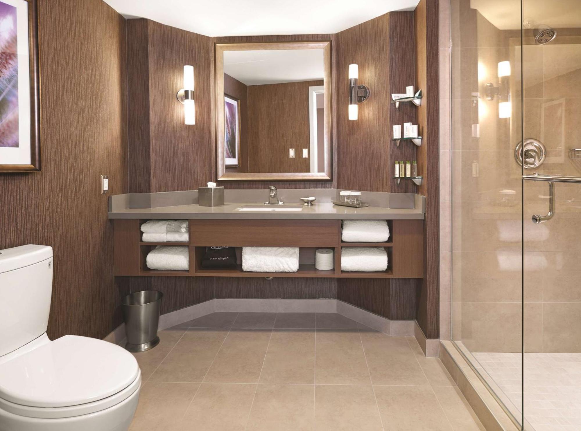 Hotel Doubletree By Hilton West Edmonton