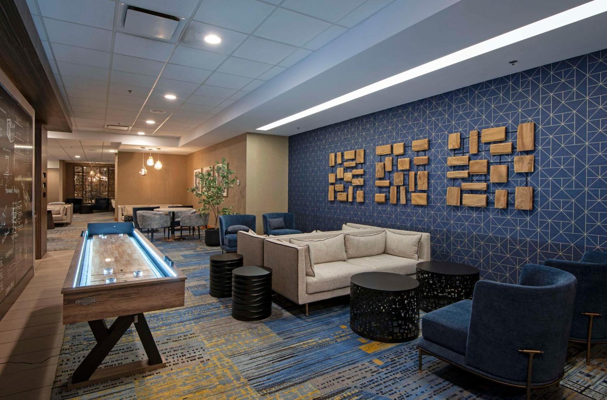 Doubletree By Hilton West Hotel