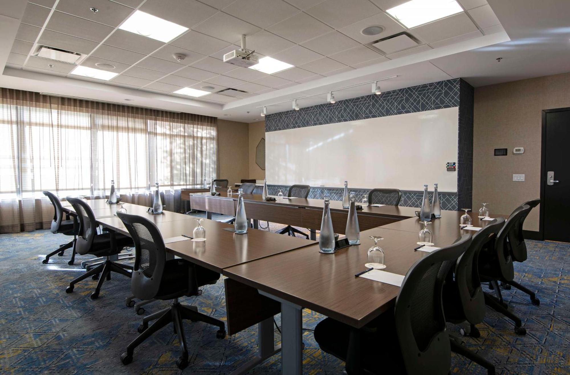 Hotel Doubletree By Hilton West Edmonton