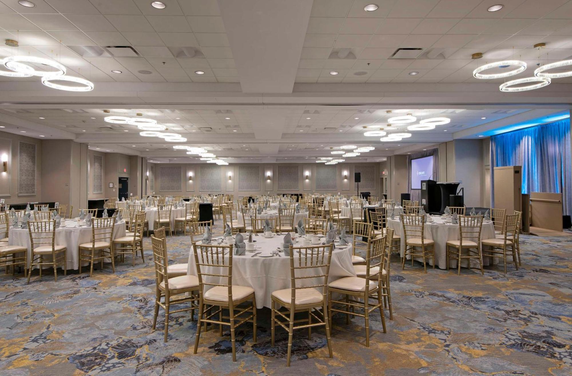 Doubletree By Hilton West Hotel Edmonton