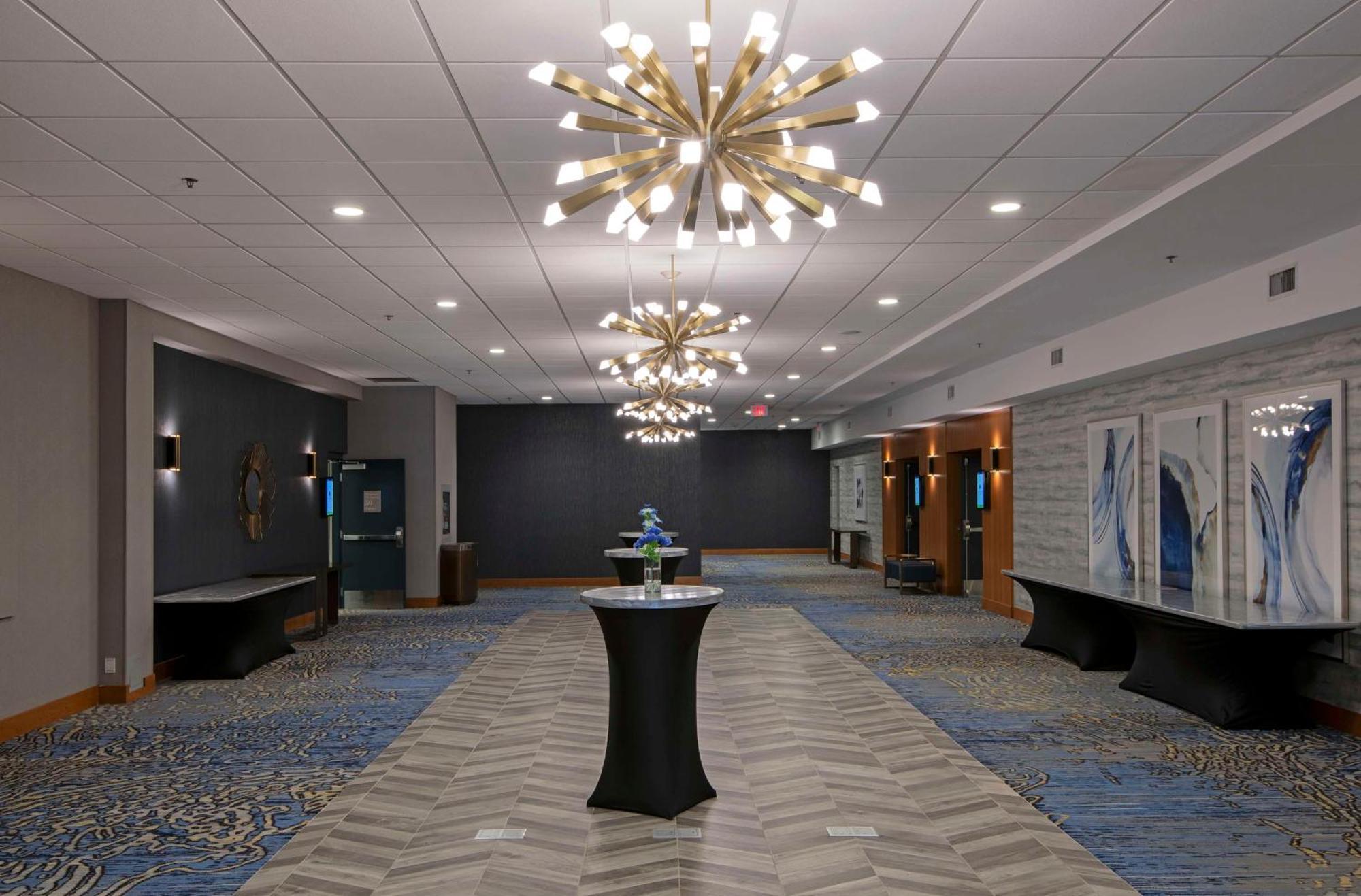 Doubletree By Hilton West Edmonton