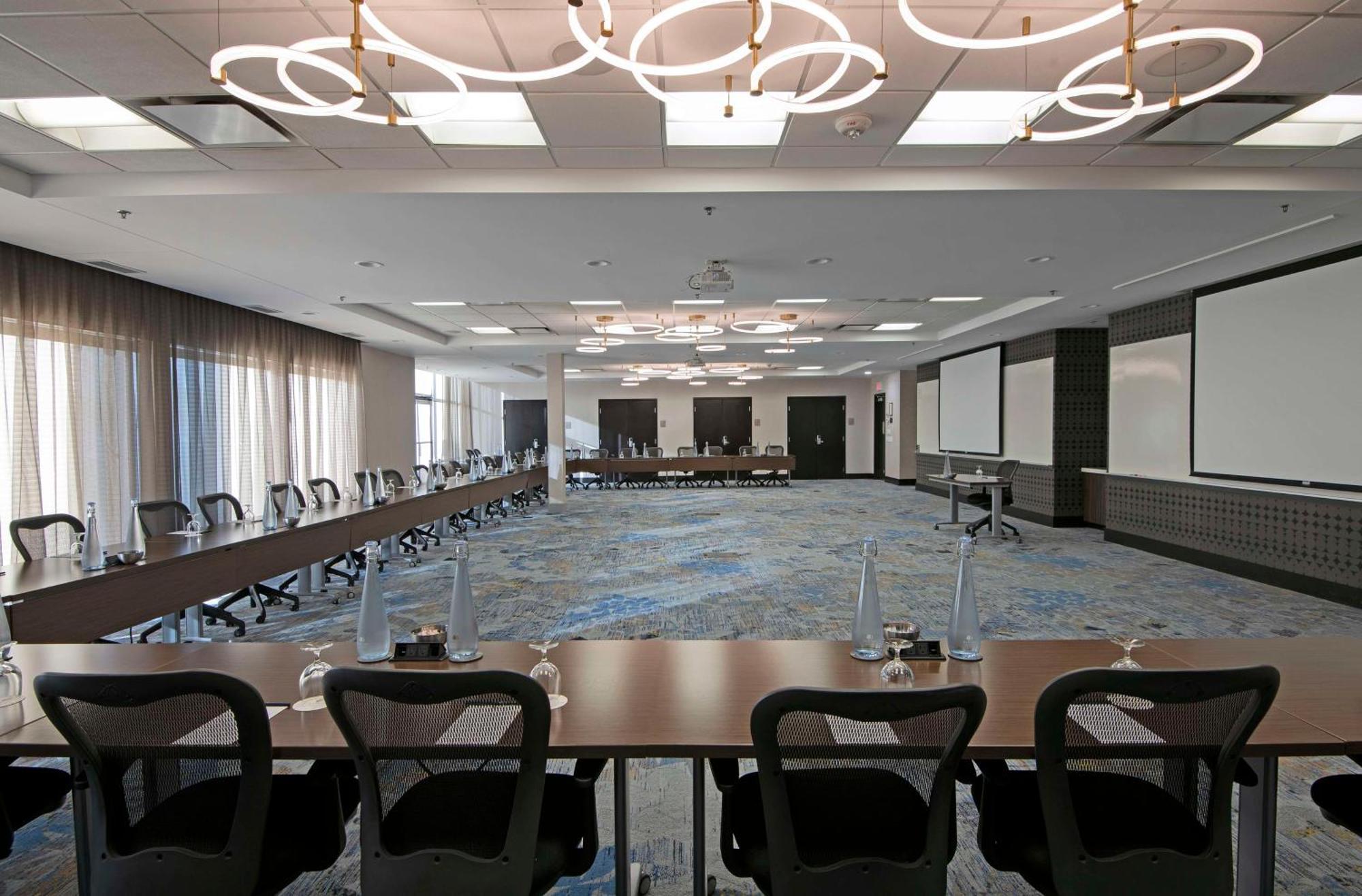 Doubletree By Hilton West 4* Edmonton