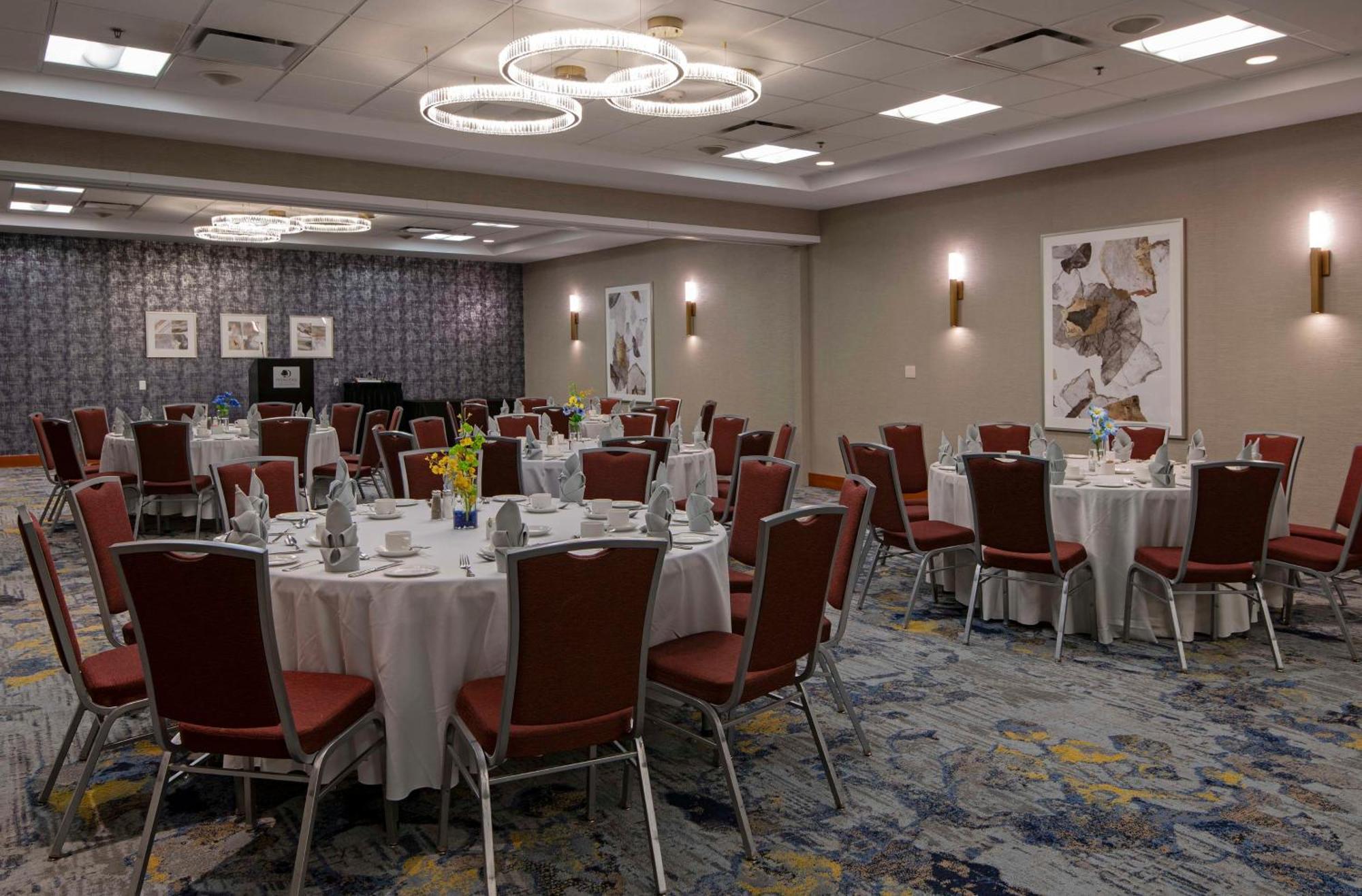 Doubletree By Hilton West Hotel Edmonton