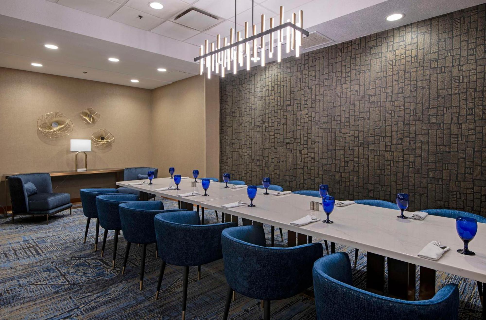 Doubletree By Hilton West