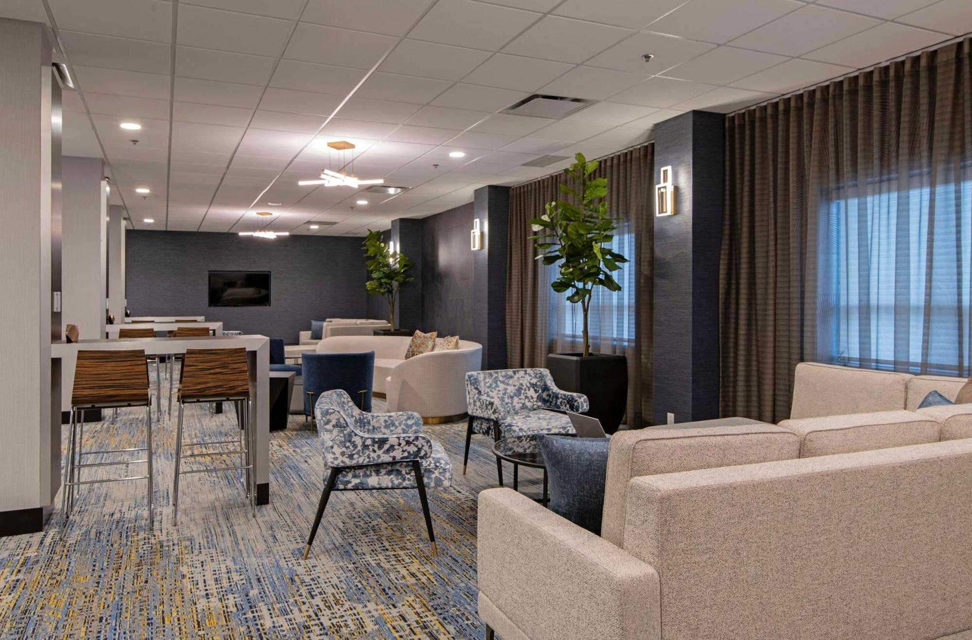 Doubletree By Hilton West 4*