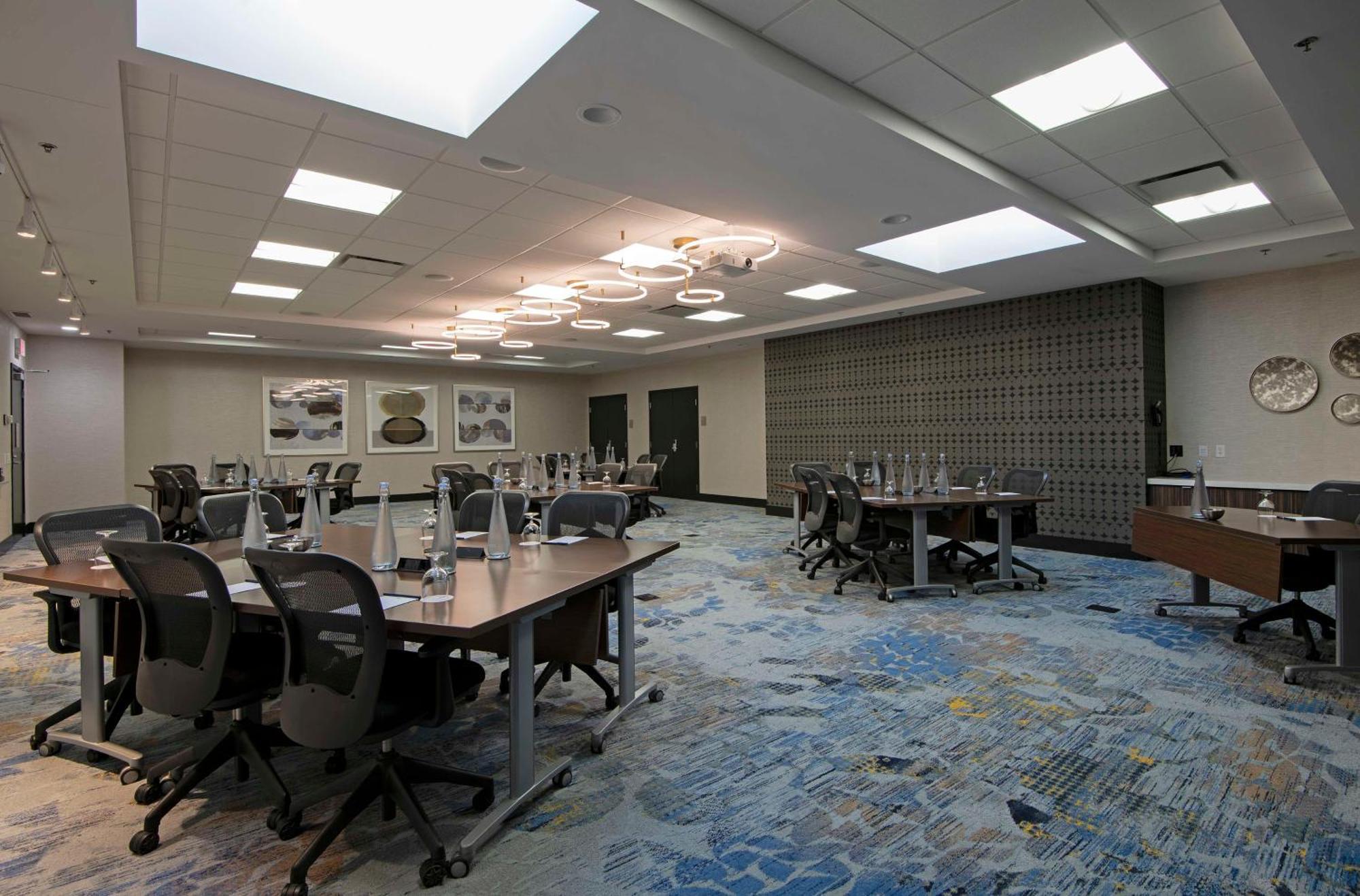 Doubletree By Hilton West 4*