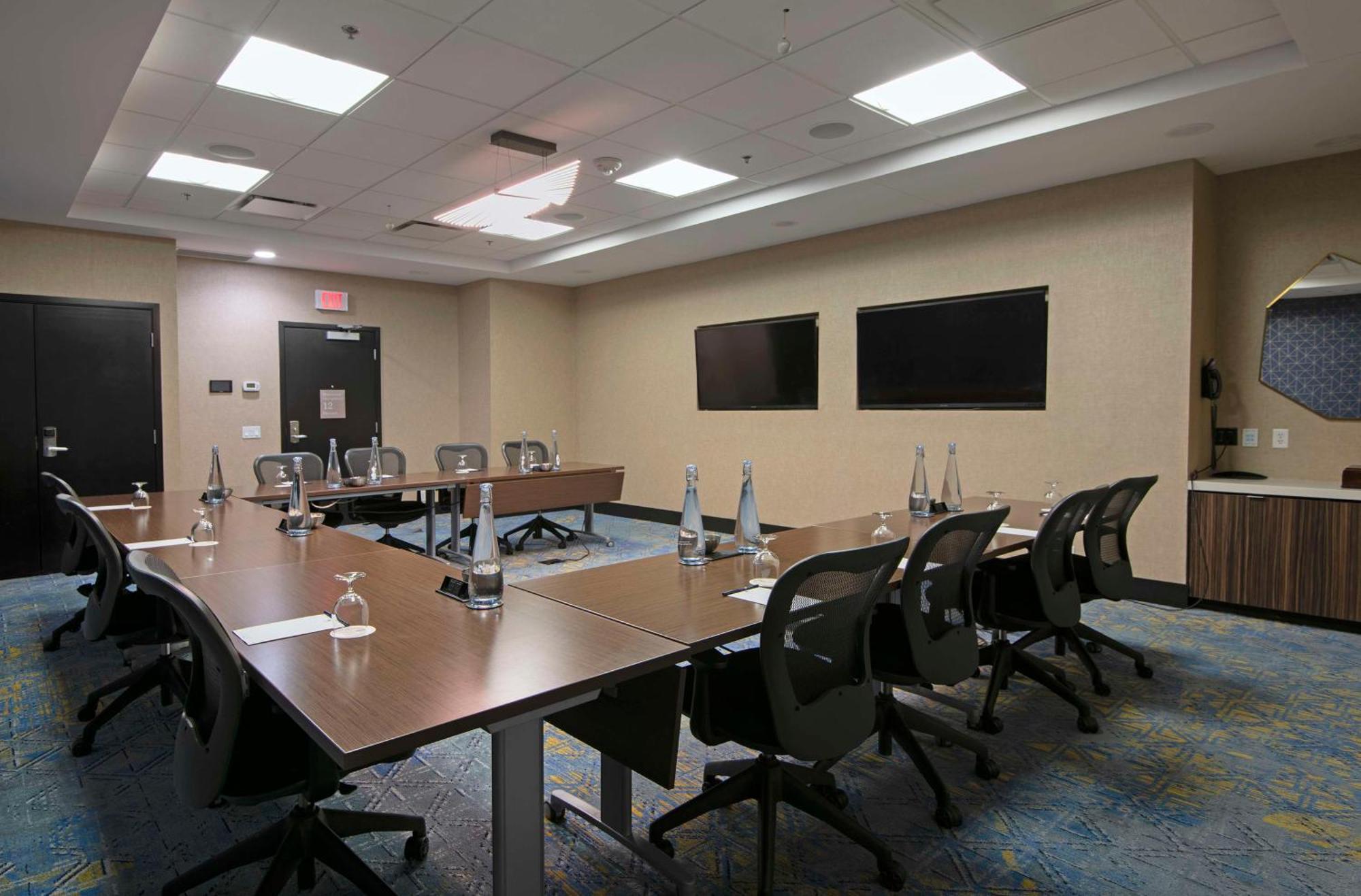 Hotel Doubletree By Hilton West 4*