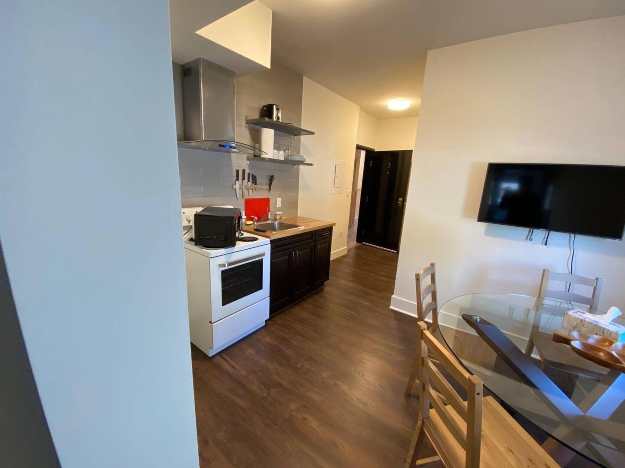 New Dt Walk To Apartment *