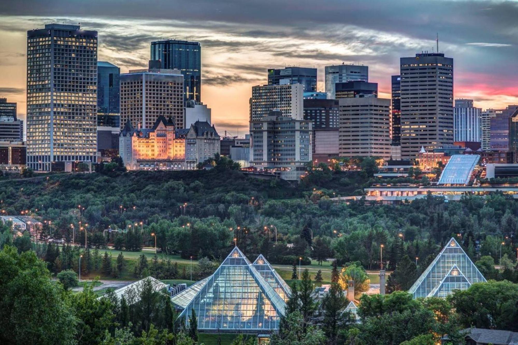 New Dt Walk To Apartment Edmonton