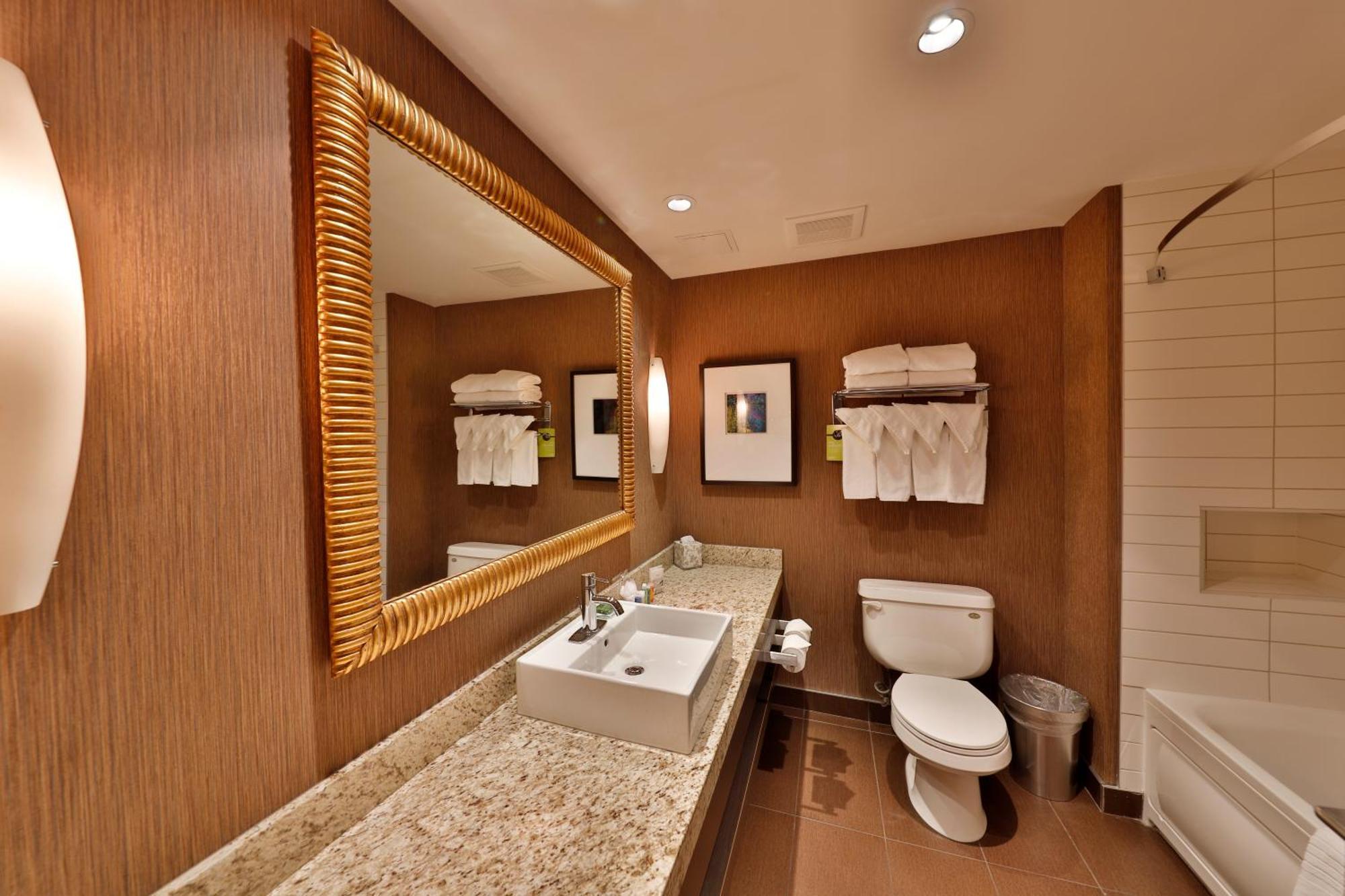 Hotel & Convention Center 3*