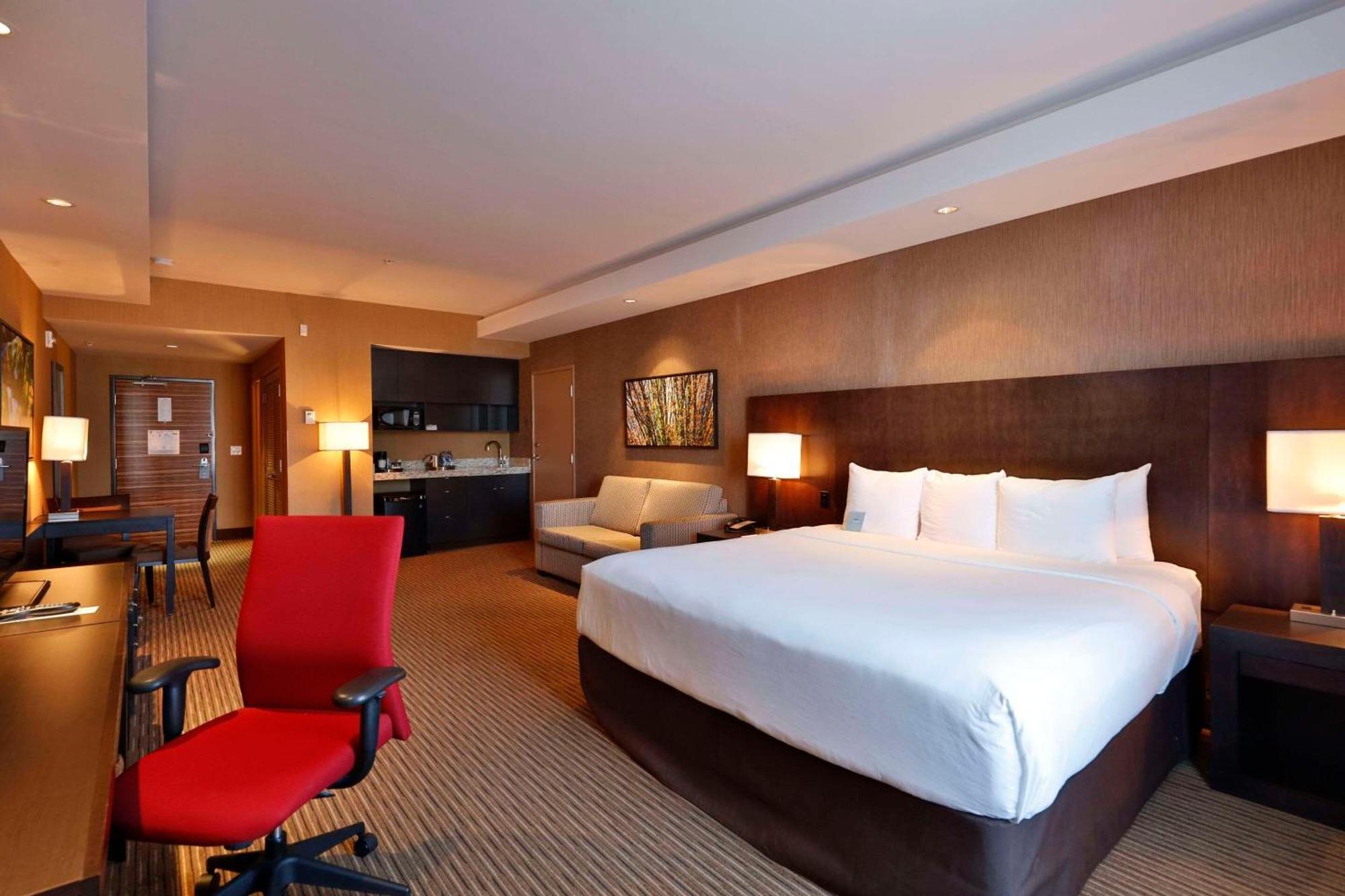 & Convention Center 3* Edmonton