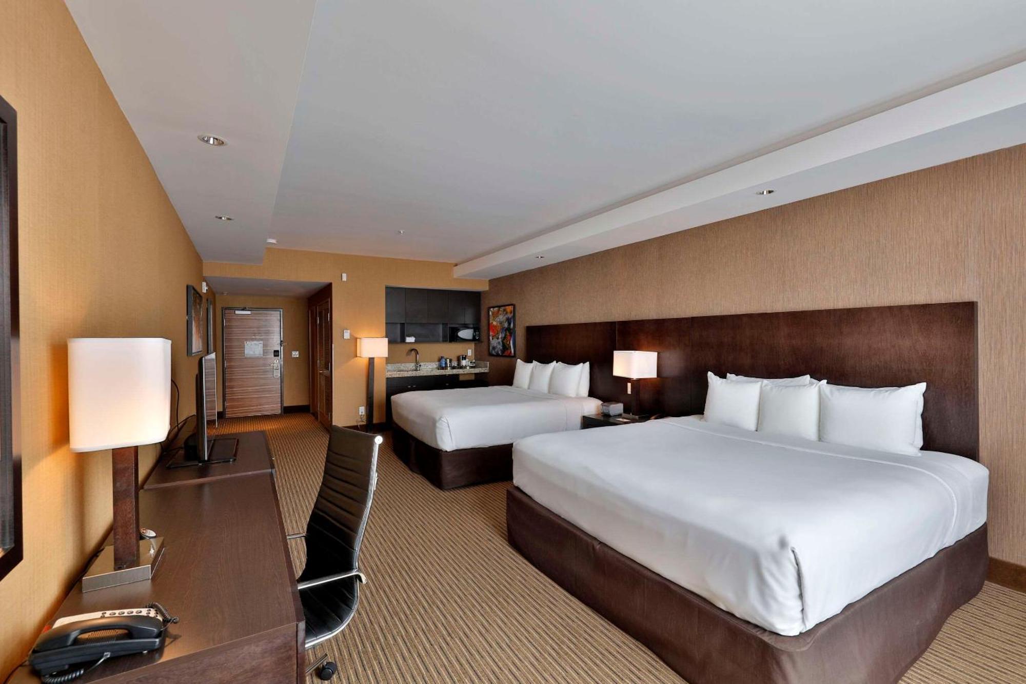 Hotel & Convention Center