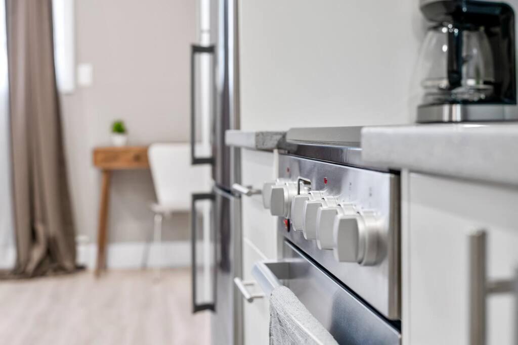 Modern Unit - Close To Dt Apartment *