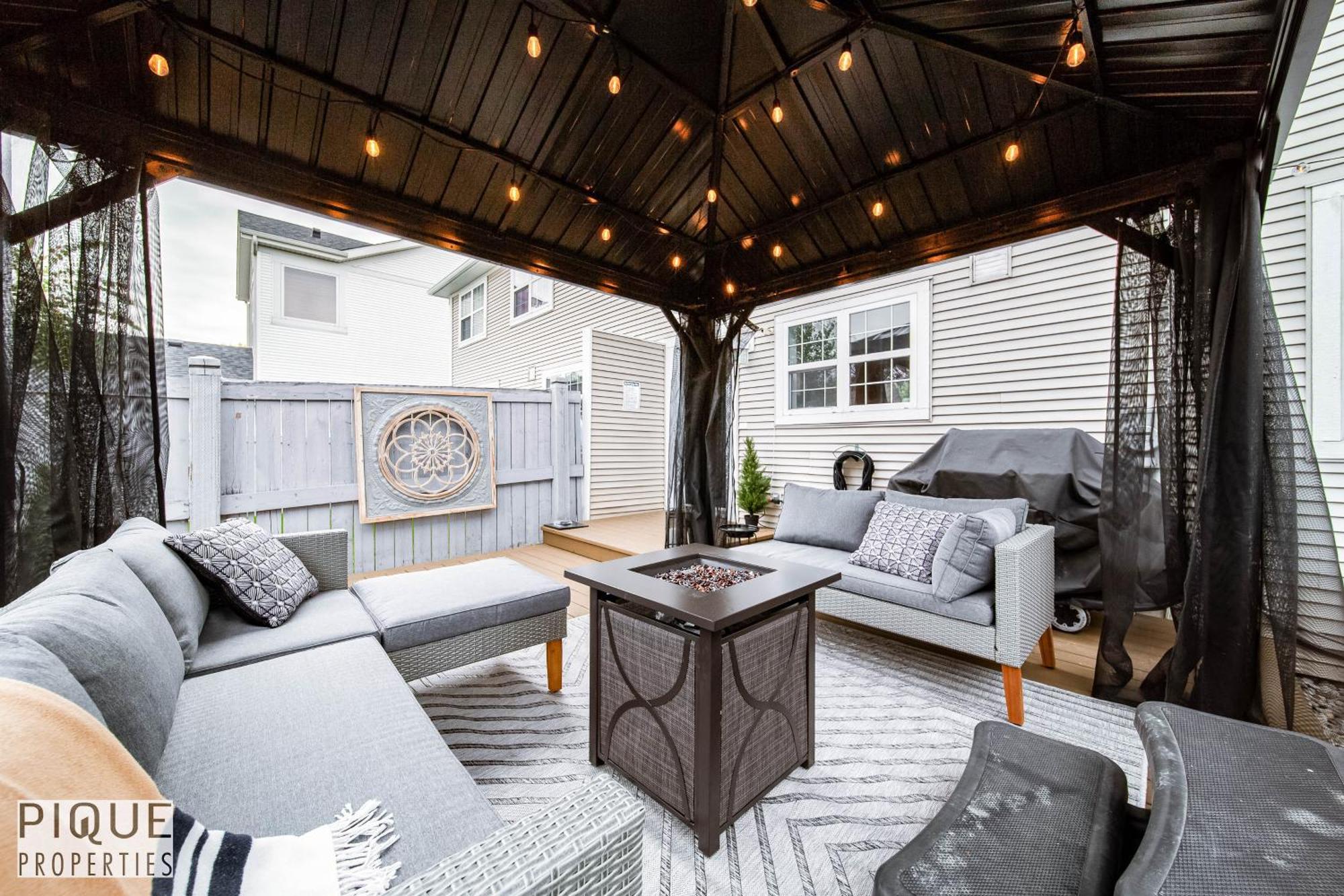 5 Bedroom Nordic Home, Pet Friendly, Garage, Wifi, Foosball! Holiday home