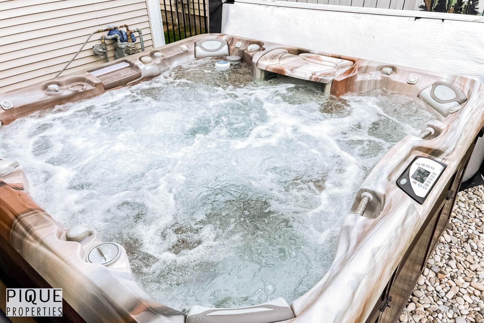 5 Bedroom Nordic Home, Pet Friendly, Garage, Wifi, Foosball!