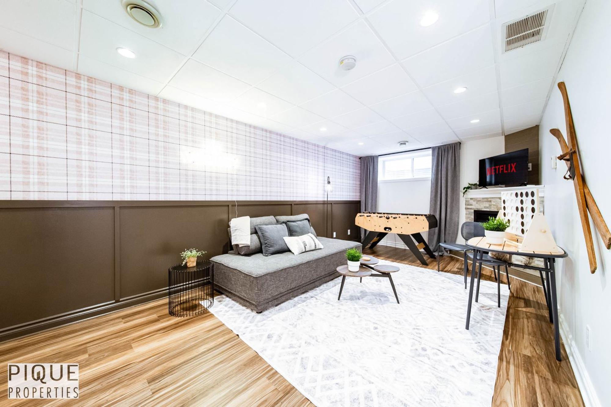 Holiday home 5 Bedroom Nordic Home, Pet Friendly, Garage, Wifi, Foosball! *