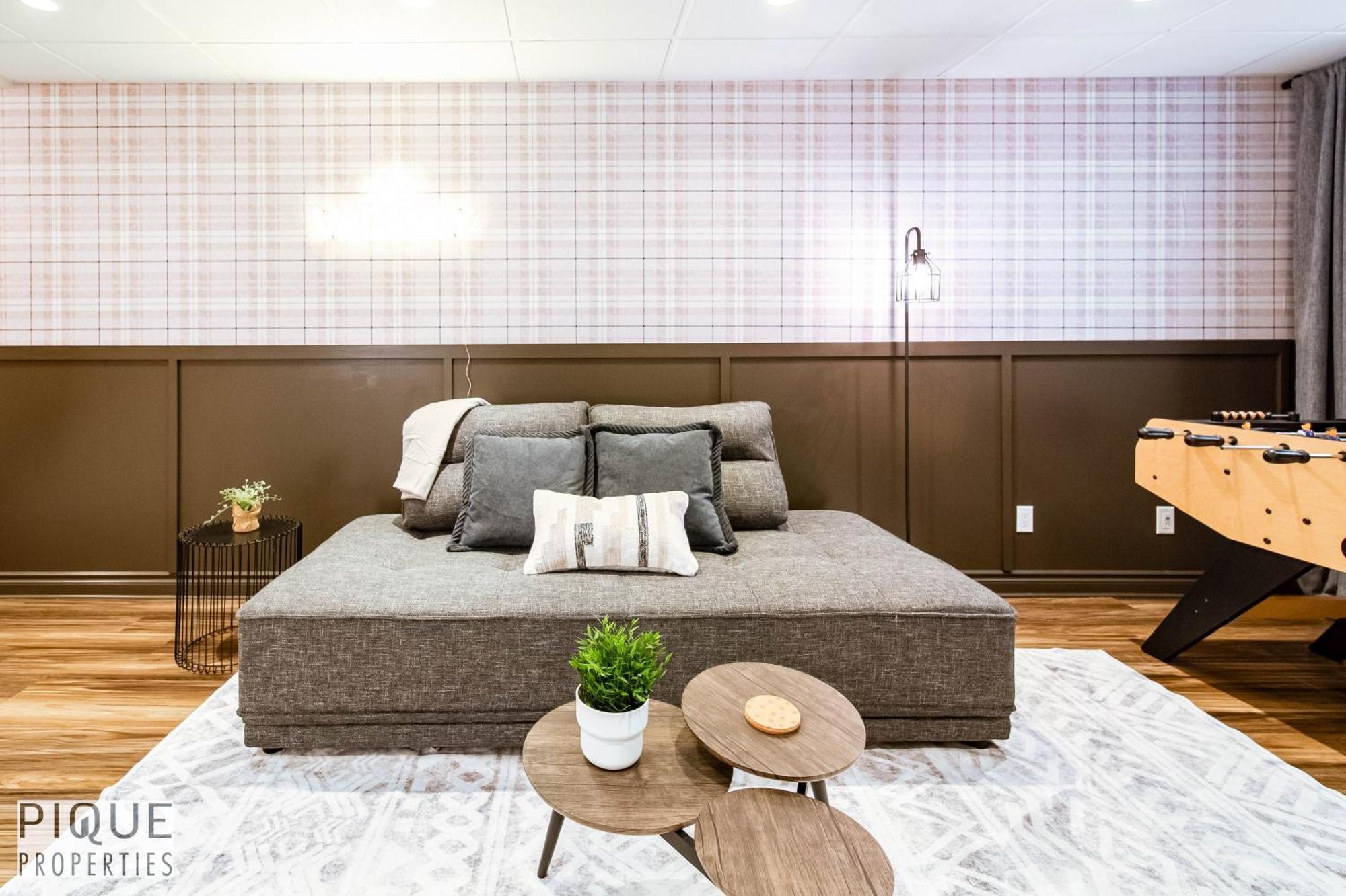 Holiday home 5 Bedroom Nordic Home, Pet Friendly, Garage, Wifi, Foosball! Edmonton