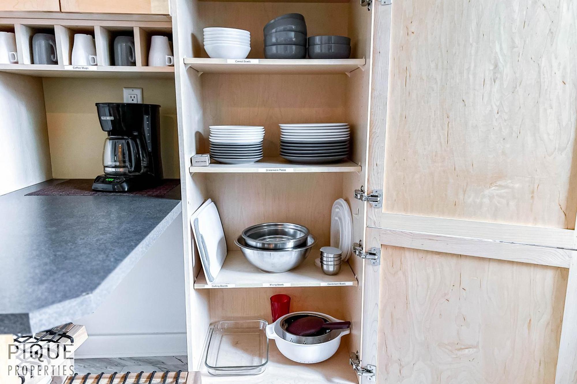 Holiday home 5 Bedroom Nordic Home, Pet Friendly, Garage, Wifi, Foosball! Edmonton