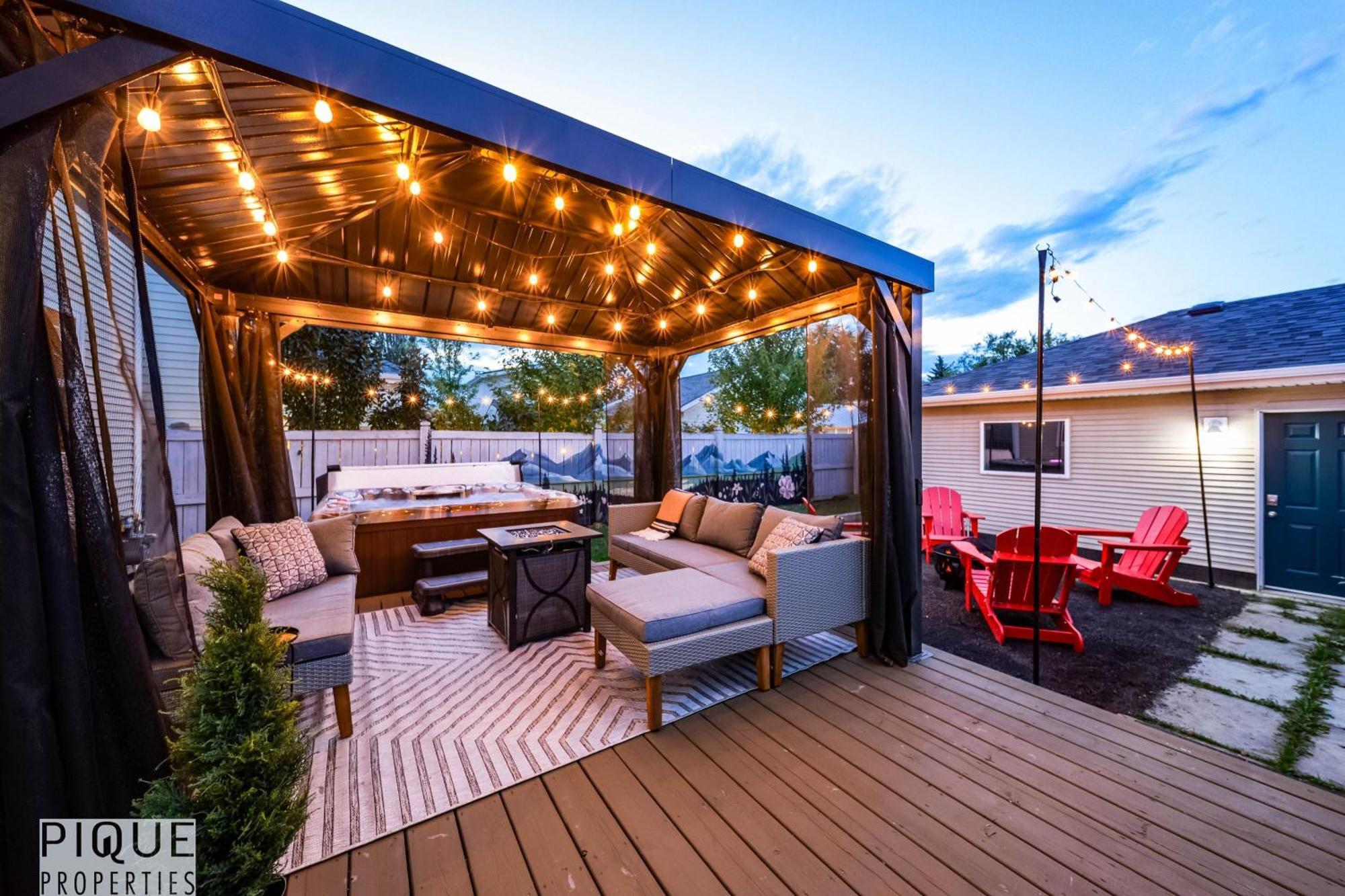 5 Bedroom Nordic Home, Pet Friendly, Garage, Wifi, Foosball! * Edmonton
