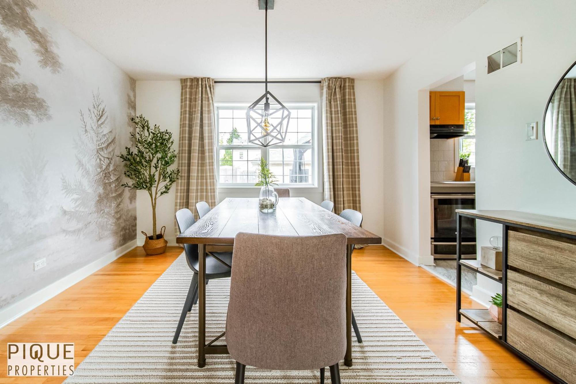 5 Bedroom Nordic Home, Pet Friendly, Garage, Wifi, Foosball! Holiday home Edmonton
