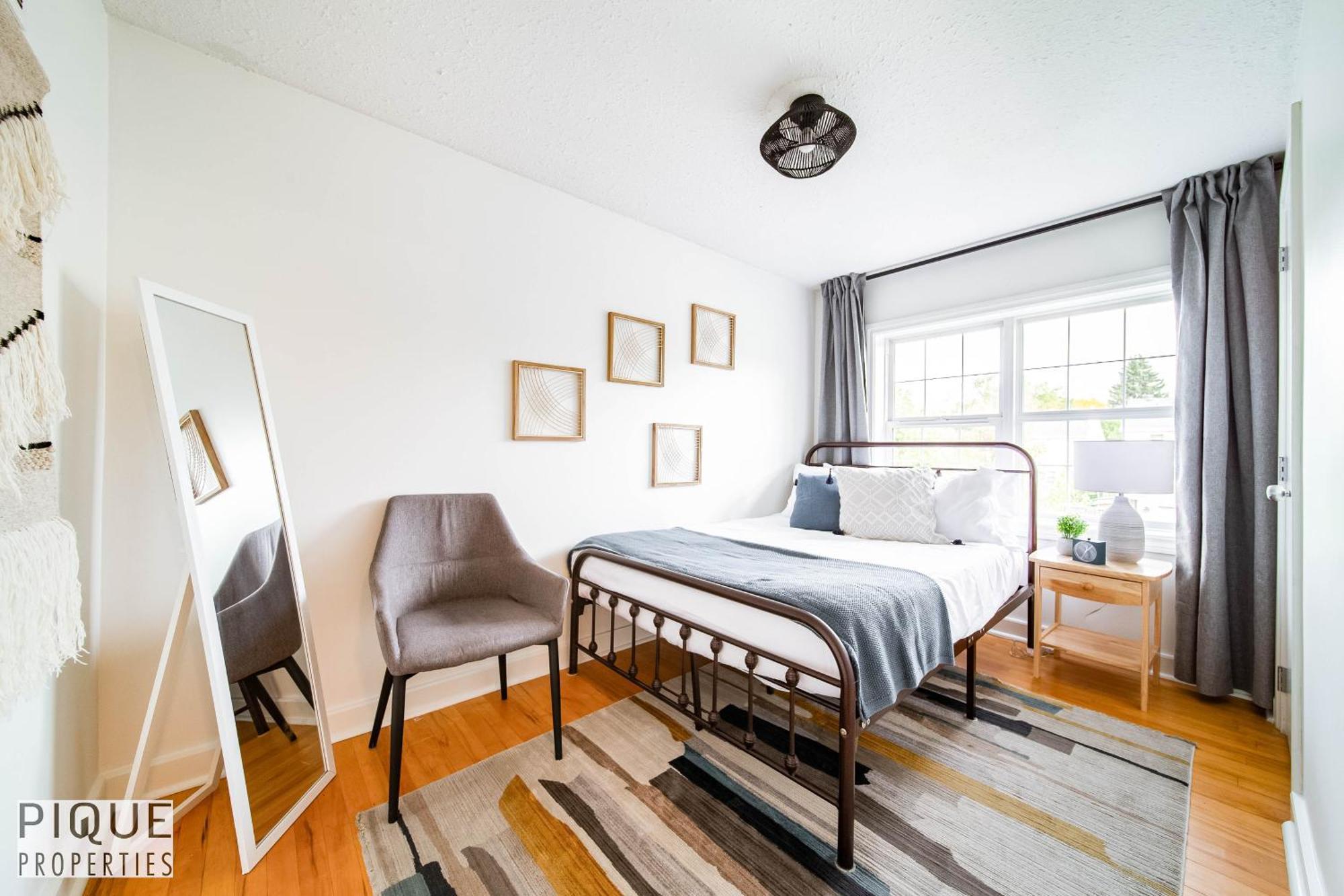 5 Bedroom Nordic Home, Pet Friendly, Garage, Wifi, Foosball! * Edmonton