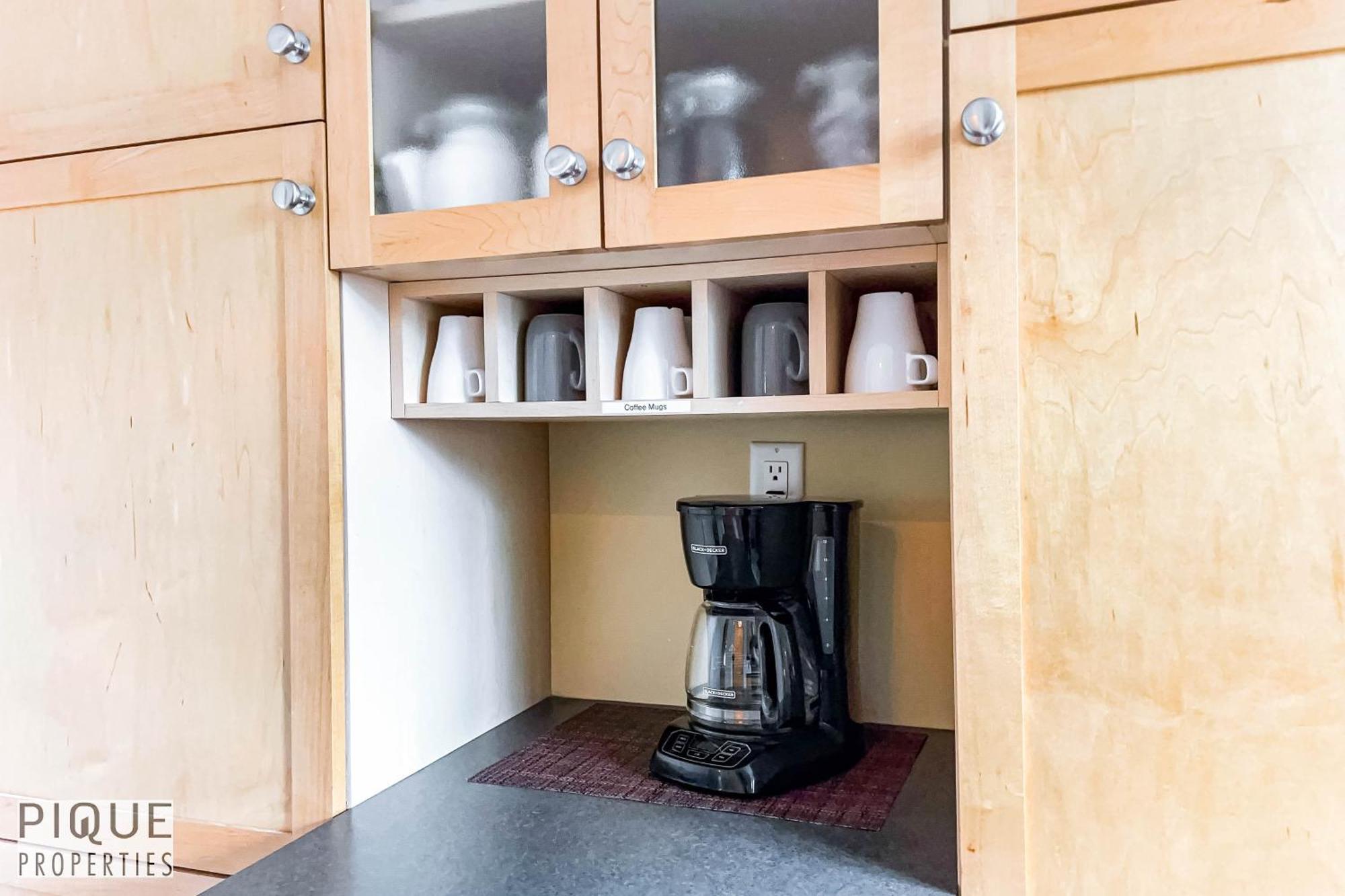 5 Bedroom Nordic Home, Pet Friendly, Garage, Wifi, Foosball!