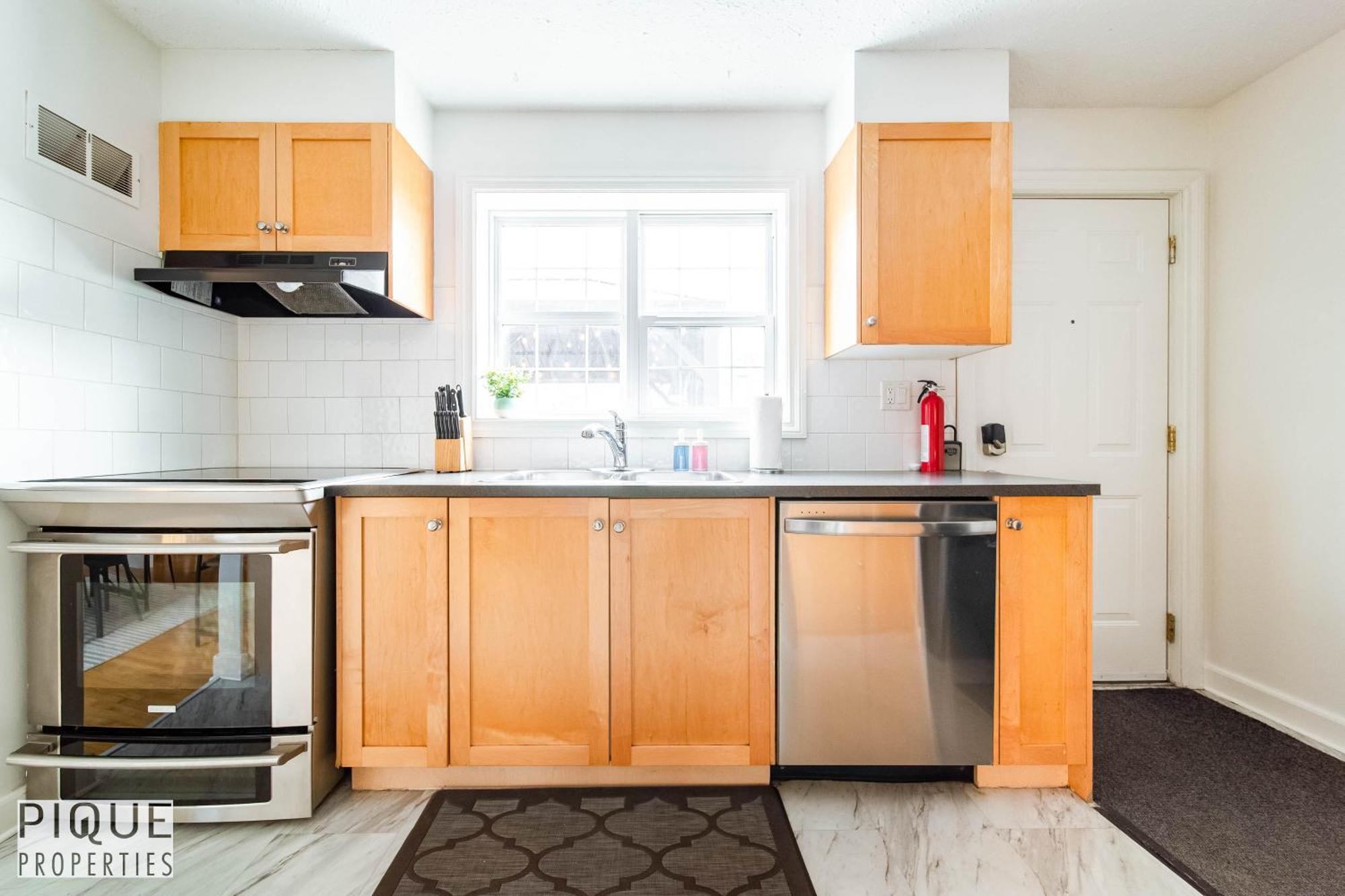 Holiday home 5 Bedroom Nordic Home, Pet Friendly, Garage, Wifi, Foosball! Edmonton