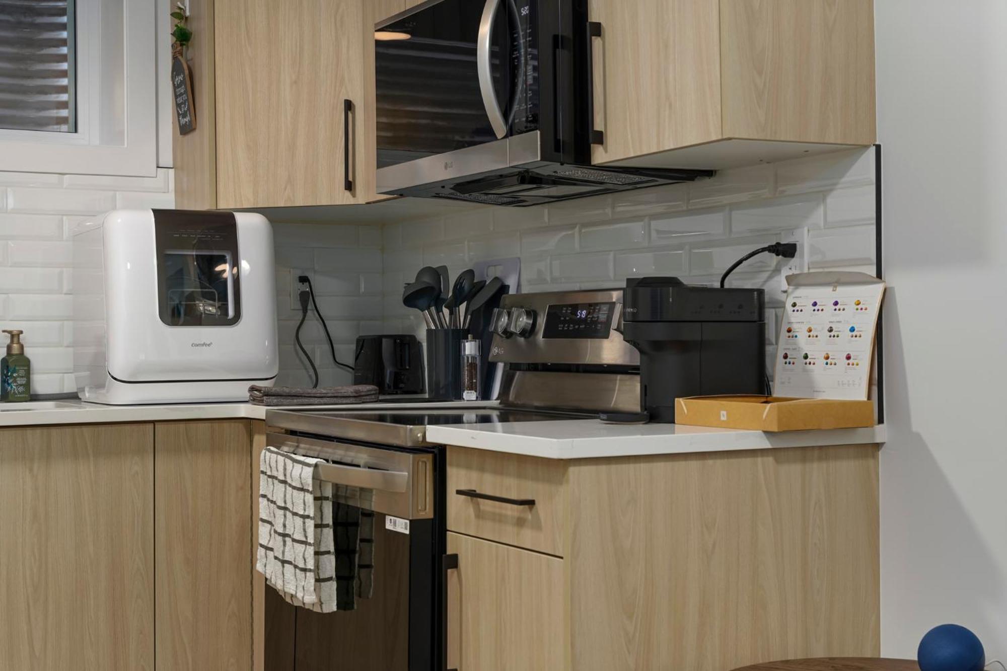 Modern Suite By Royal Alexandra Hospital L Free Parking Wifi Netflix Apartment