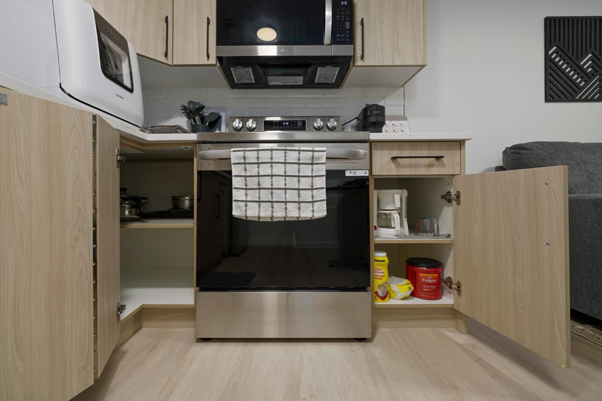 Apartment Modern Suite By Royal Alexandra Hospital L Free Parking Wifi Netflix *