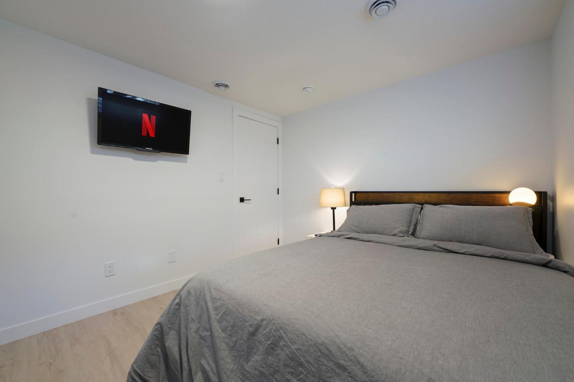 Apartment Modern Suite By Royal Alexandra Hospital L Free Parking Wifi Netflix