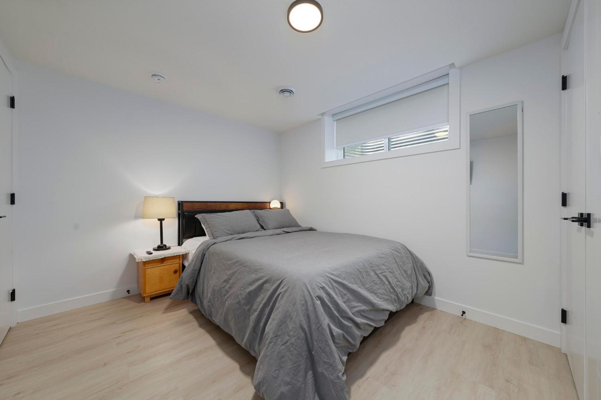 Modern Suite By Royal Alexandra Hospital L Free Parking Wifi Netflix Apartment *