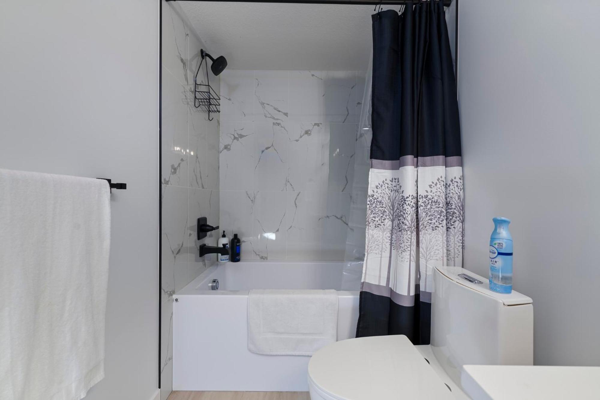 Modern Suite By Royal Alexandra Hospital L Free Parking Wifi Netflix Apartment Edmonton