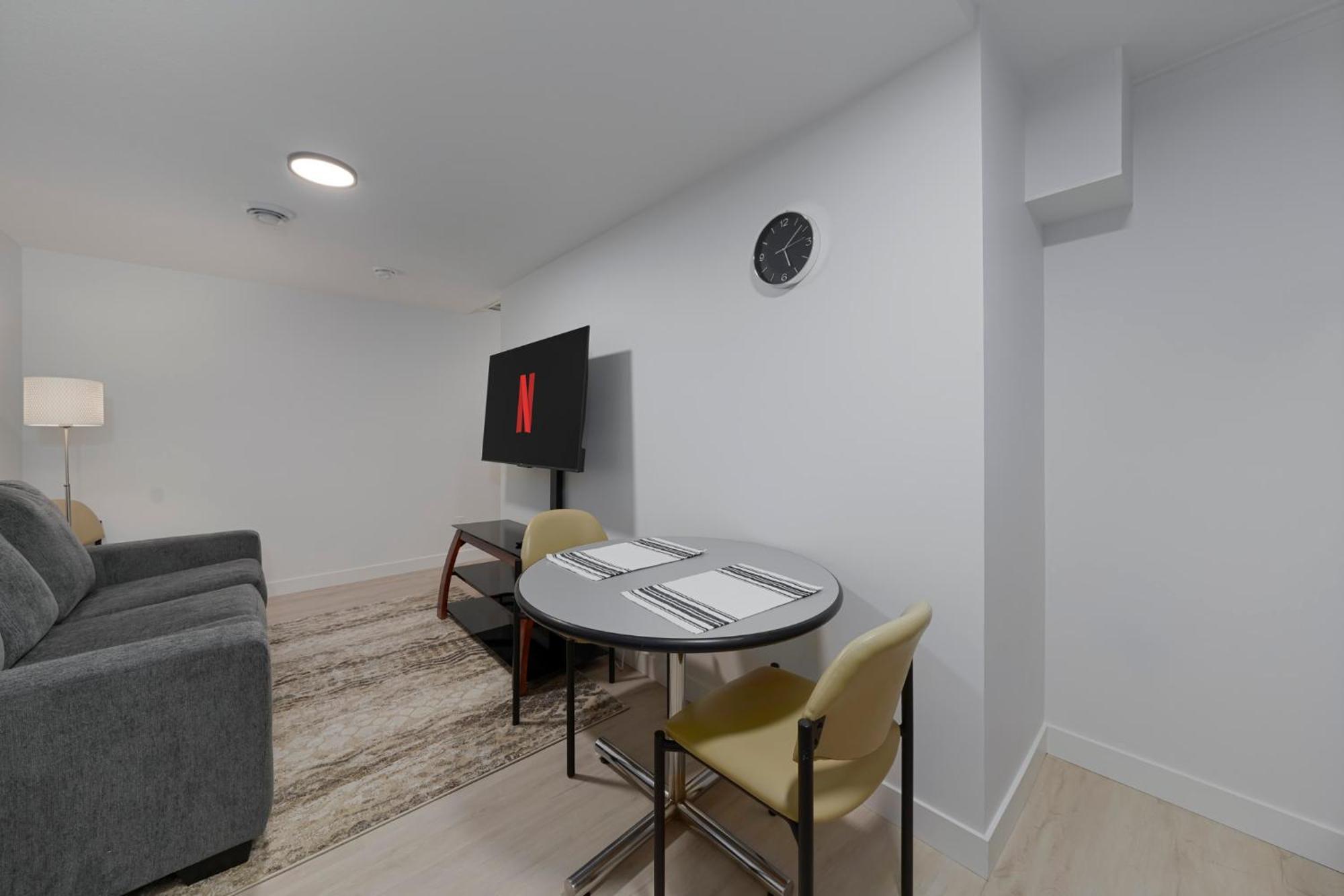 Apartment Modern Suite By Royal Alexandra Hospital L Free Parking Wifi Netflix Edmonton